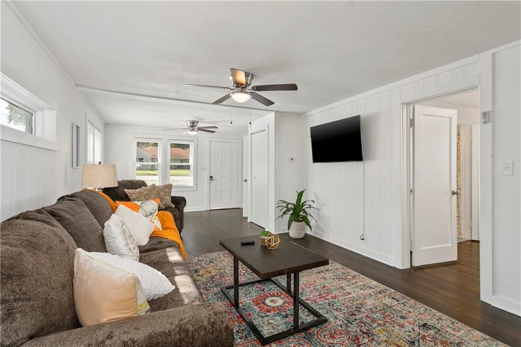 3703 S Sterling Avenue — photo 7