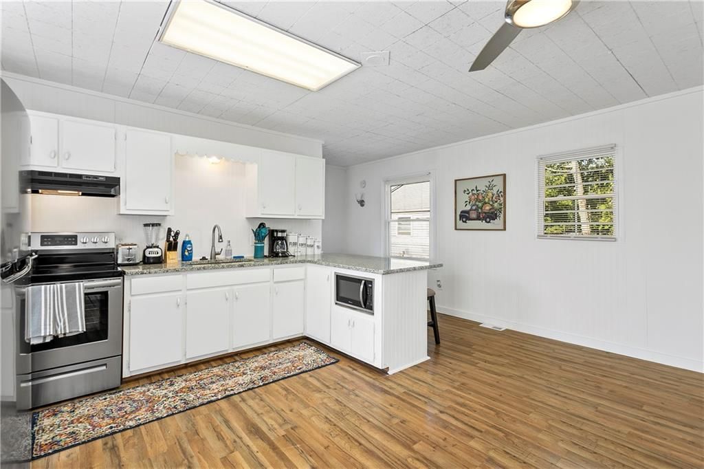 3703 S Sterling Avenue — photo 8
