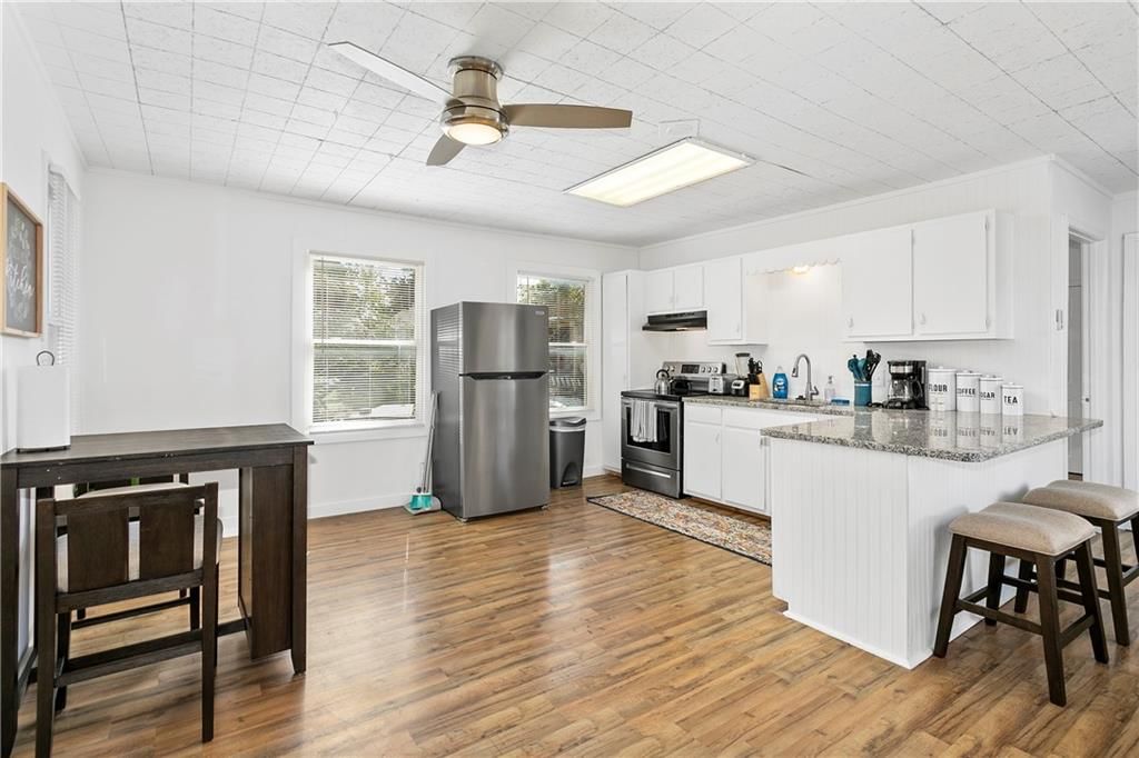 3703 S Sterling Avenue — photo 9