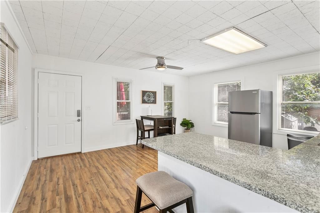 3703 S Sterling Avenue — photo 10