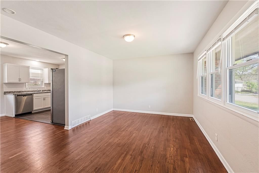 11400 E 27th Street — photo 5