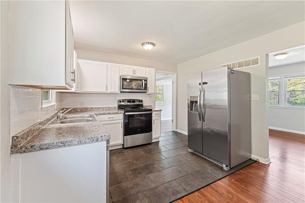11400 E 27th Street — photo 10