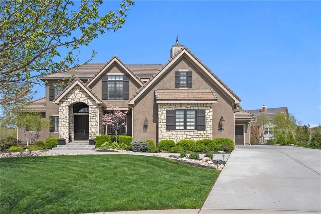 11712 W 164TH Place, Overland Park, KS