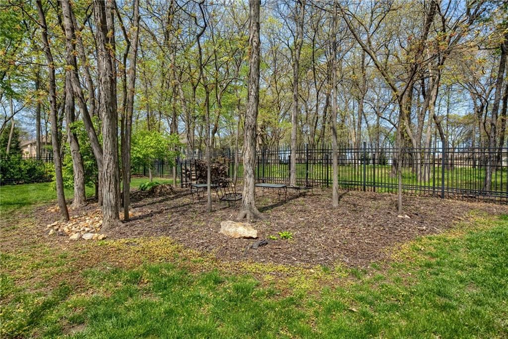300 E 125th Terrace — photo 38