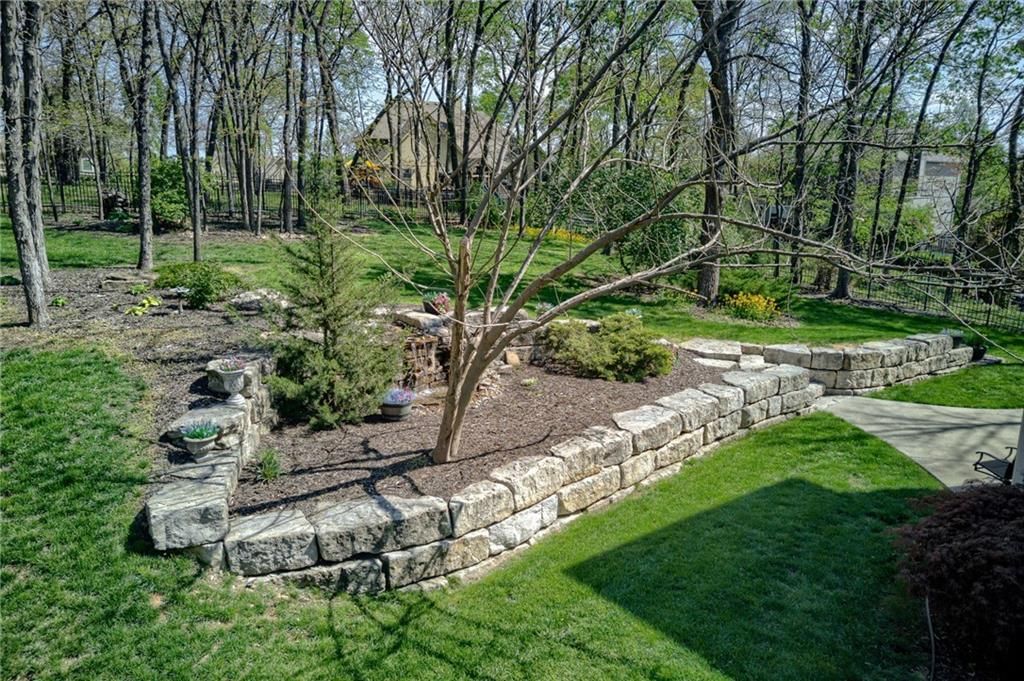 300 E 125th Terrace — photo 39