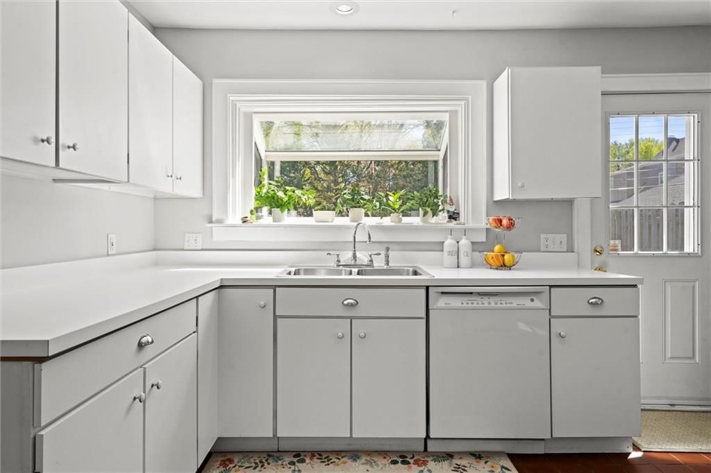 105 E 69th Street — photo 11