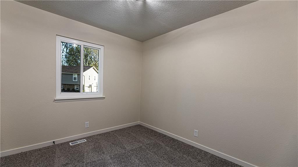 16309 W 141st Street — photo 8