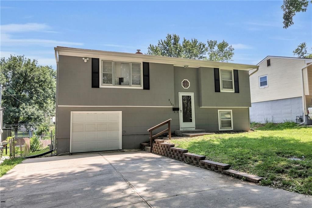 8105 NE San Rafael Drive — photo 2