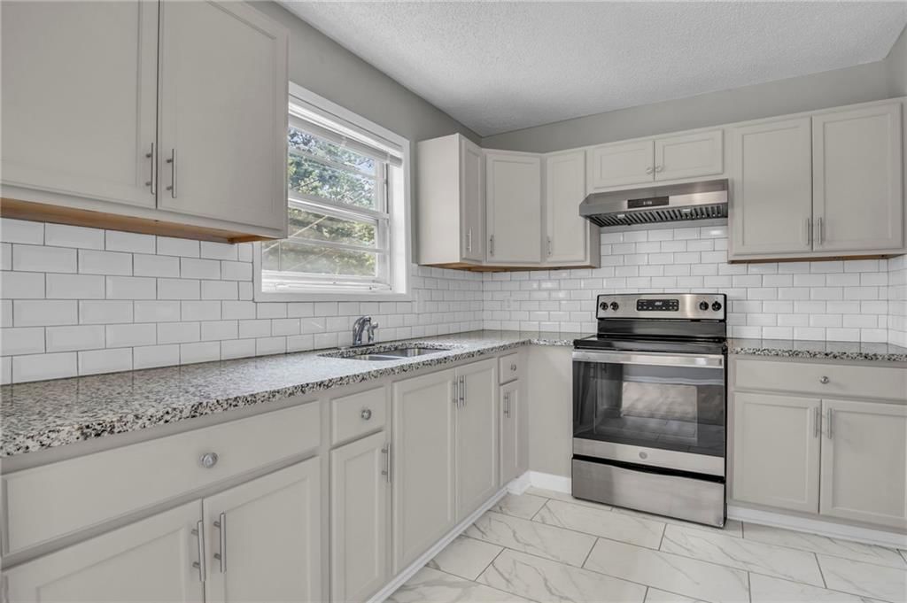 8105 NE San Rafael Drive — photo 9