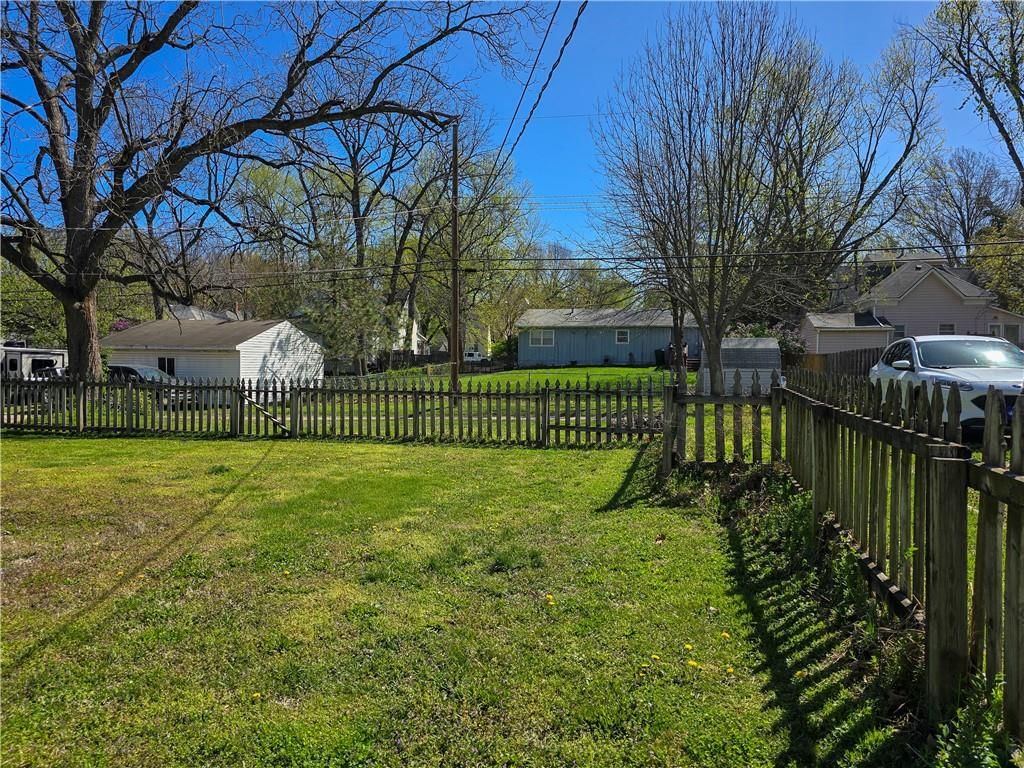323 S Ash Street — photo 15