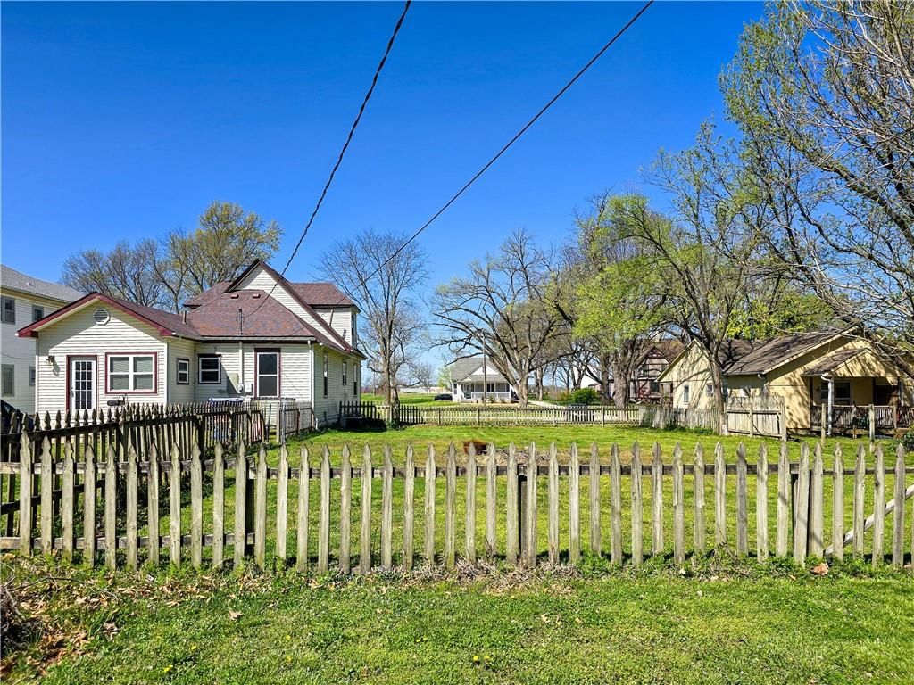 323 S Ash Street — photo 16