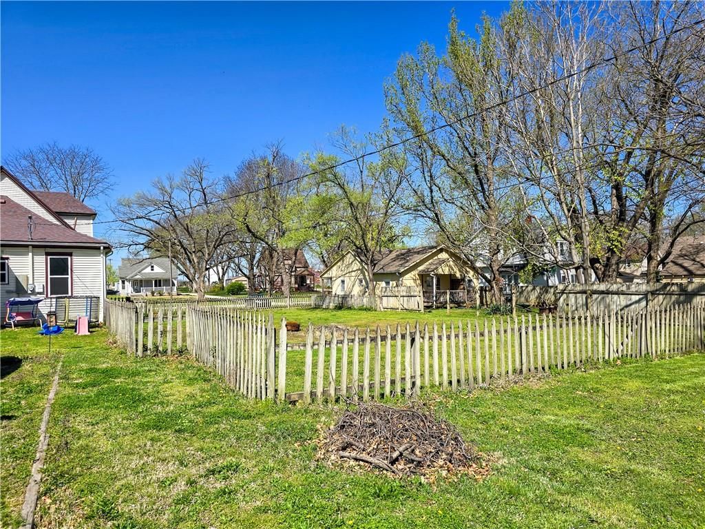 323 S Ash Street — photo 17