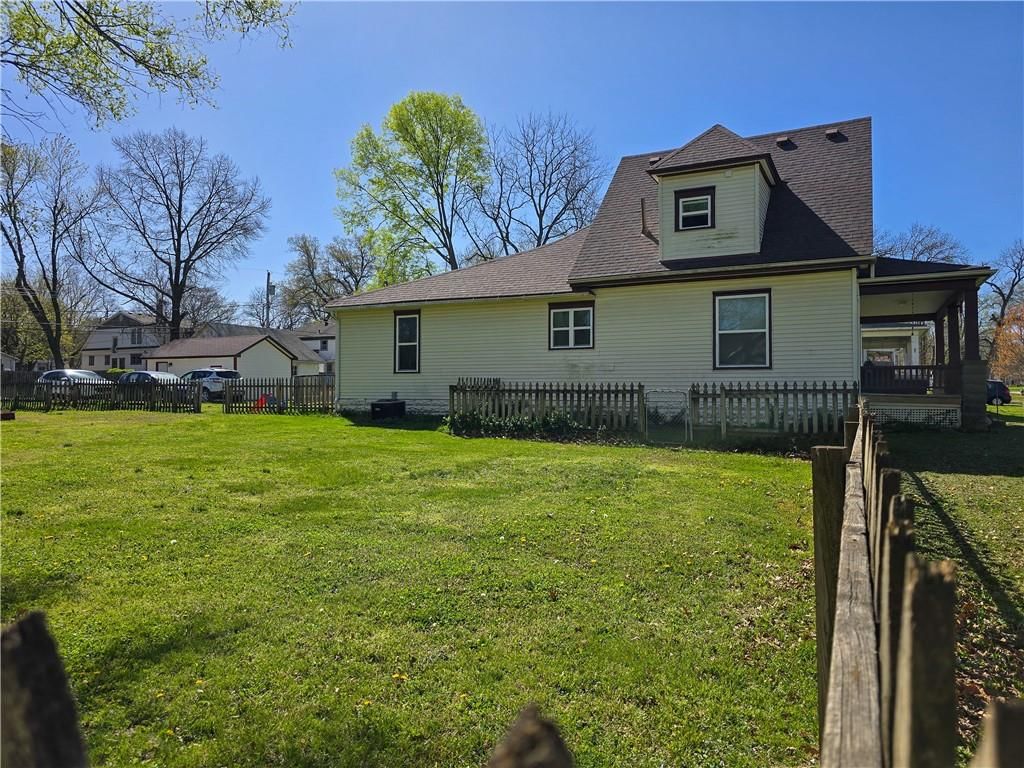 323 S Ash Street — photo 9