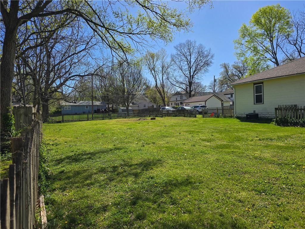 323 S Ash Street — photo 10