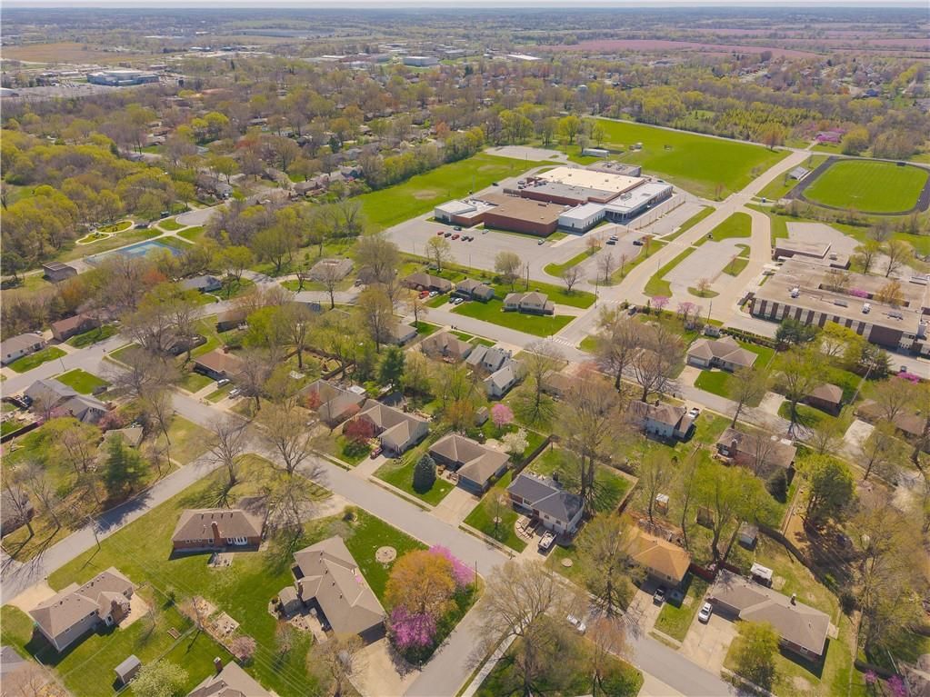 605 SW Graff Way — photo 13