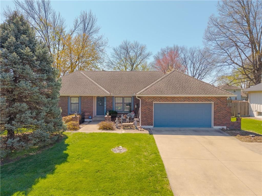 605 SW Graff Way — photo 3