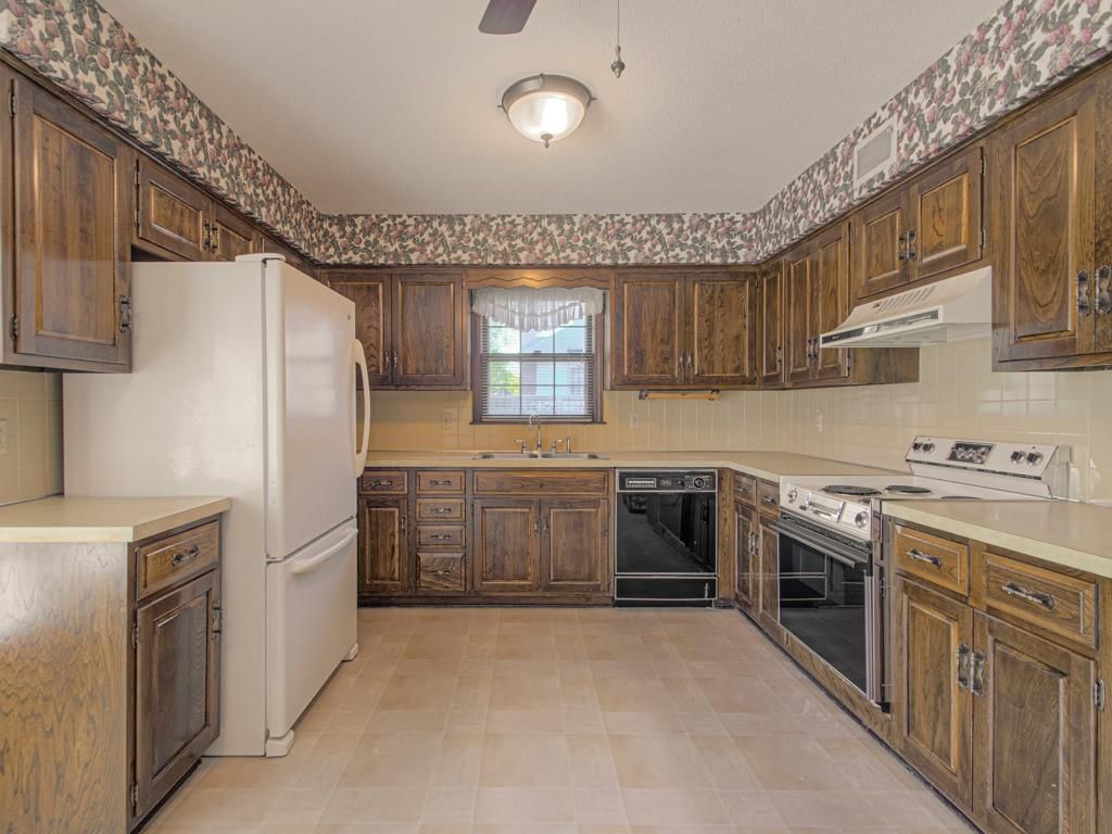 605 SW Graff Way — photo 24