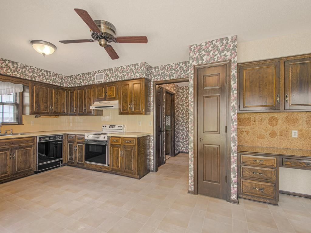 605 SW Graff Way — photo 25