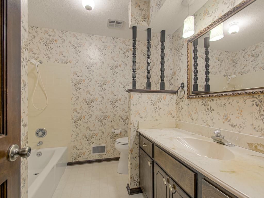 605 SW Graff Way — photo 29