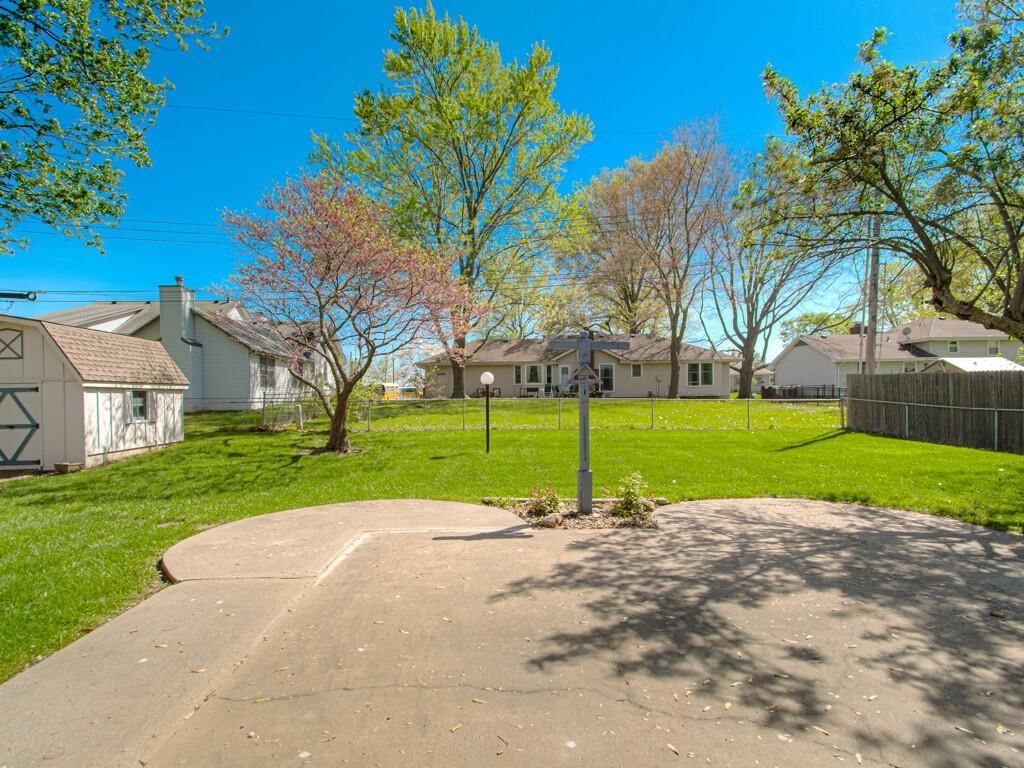605 SW Graff Way — photo 41