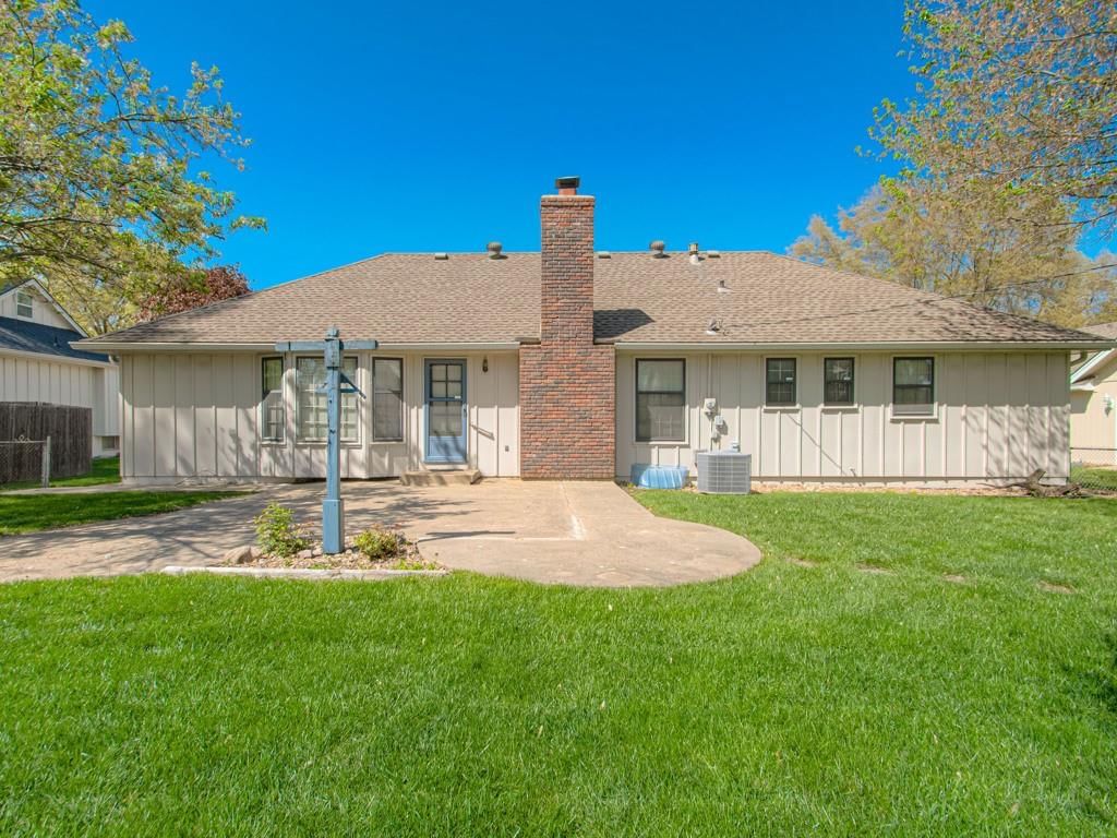 605 SW Graff Way — photo 42