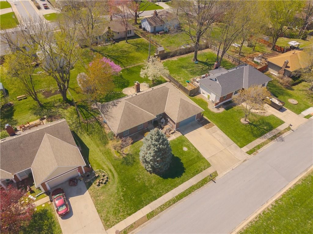 605 SW Graff Way — photo 9