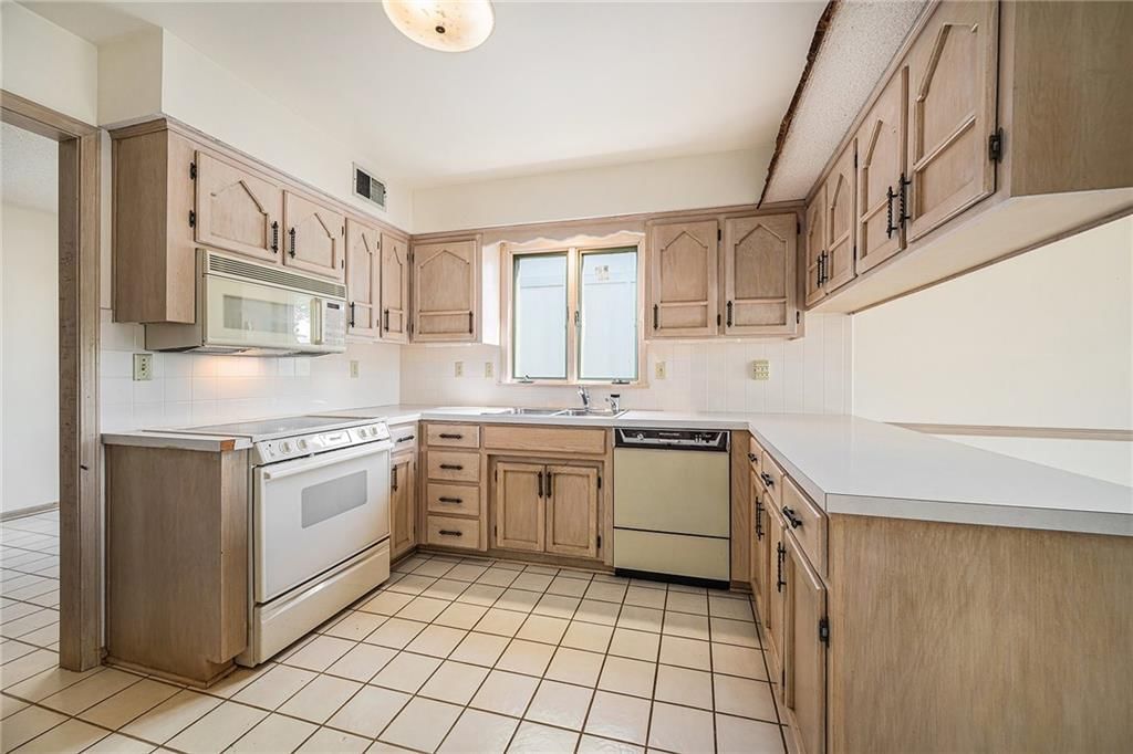 484 N Winnebago Drive — photo 11