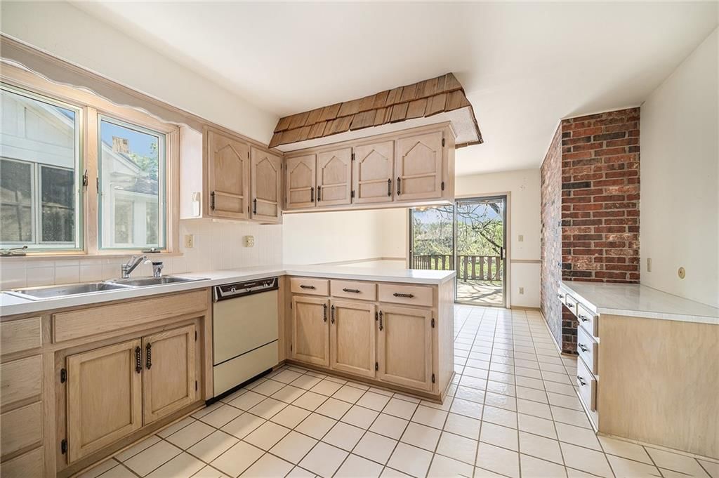 484 N Winnebago Drive — photo 12