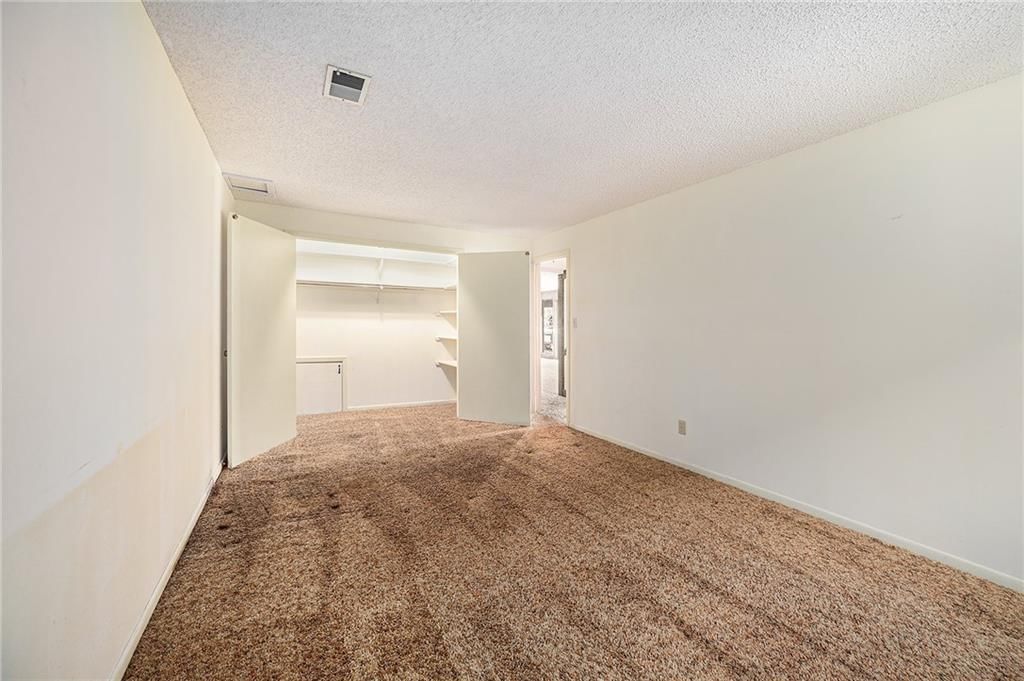 484 N Winnebago Drive — photo 29