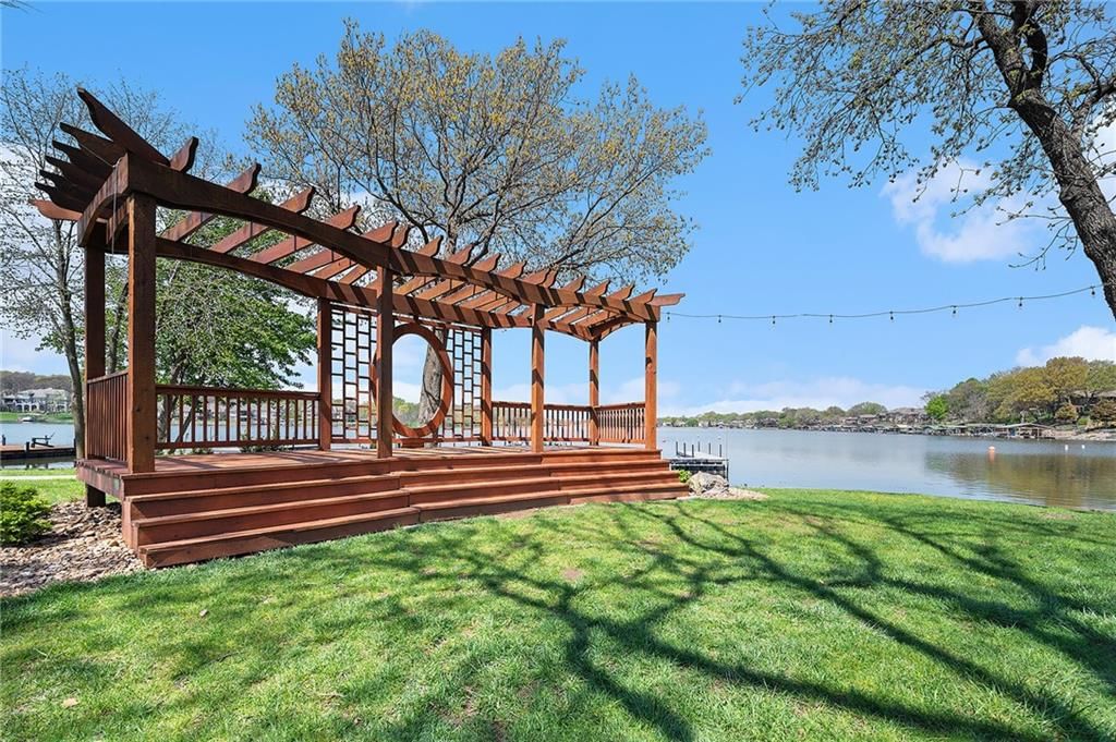484 N Winnebago Drive — photo 45