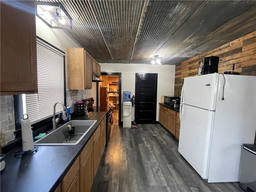232 W 13th Street — photo 9