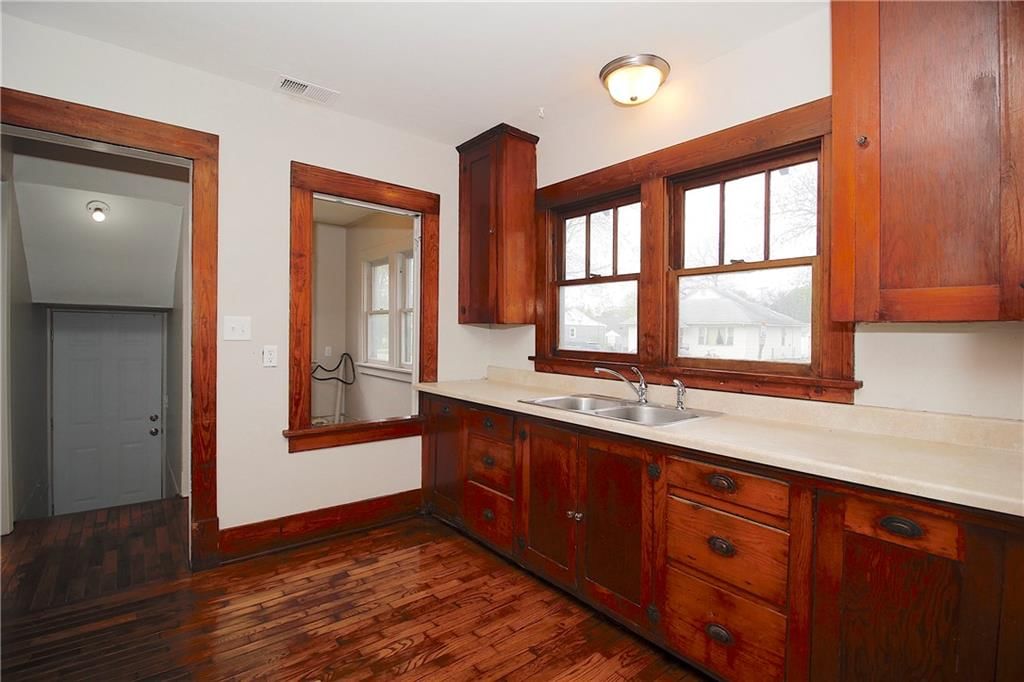502 E 3rd Avenue — photo 17