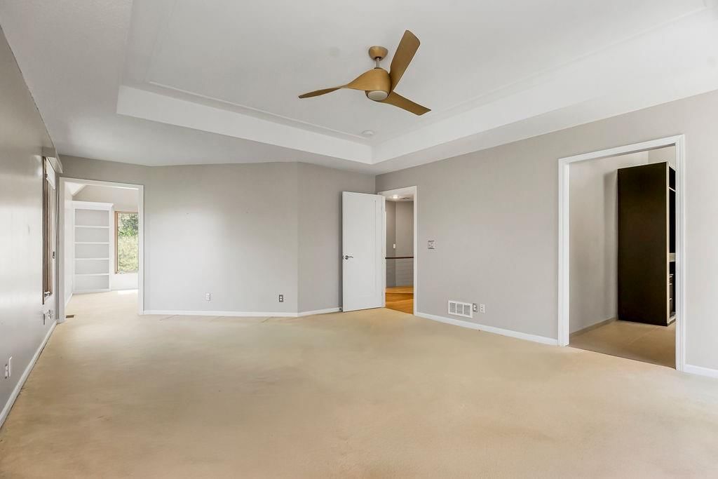 8335 Hallet Street — photo 15