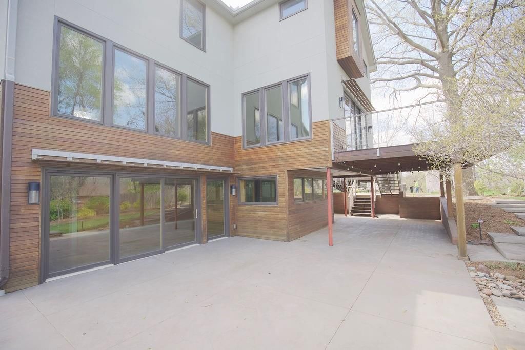 8335 Hallet Street — photo 32