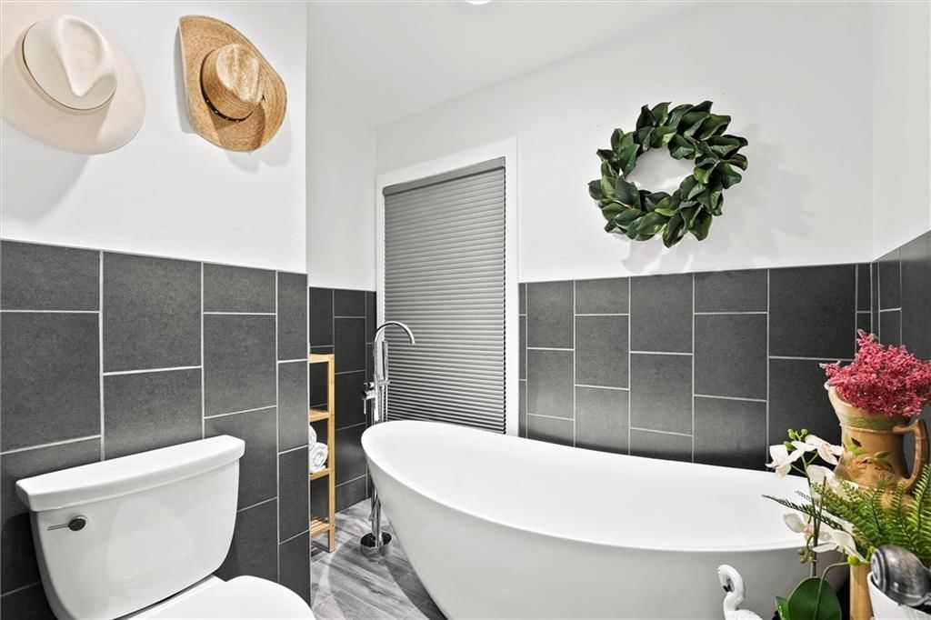 703 Montcrew Drive — photo 32