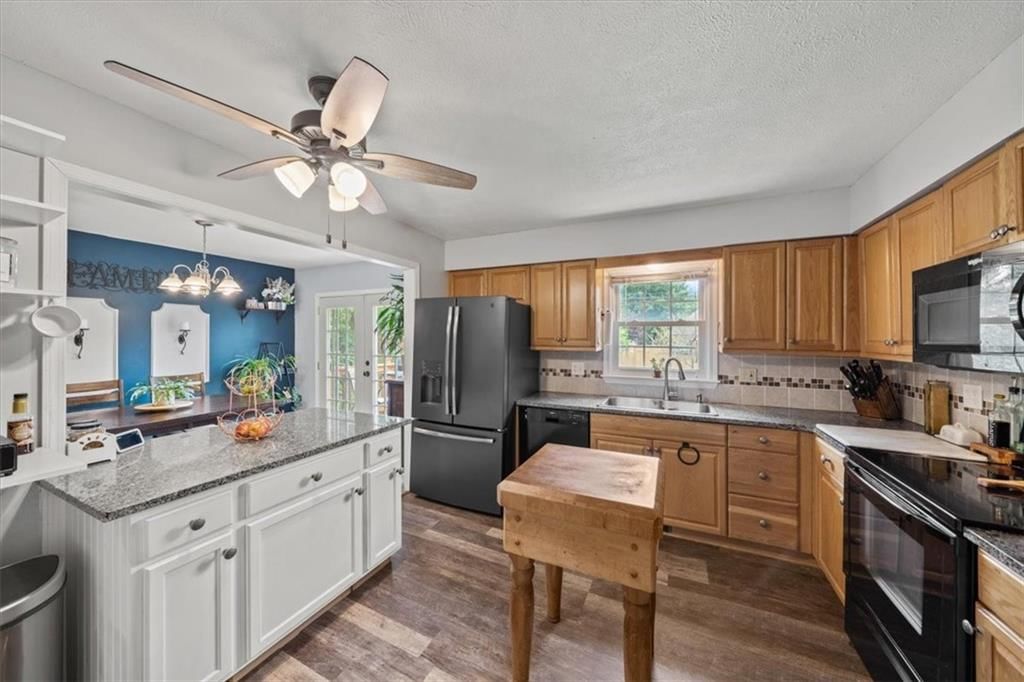 715 SW CHARLESTON Avenue — photo 11