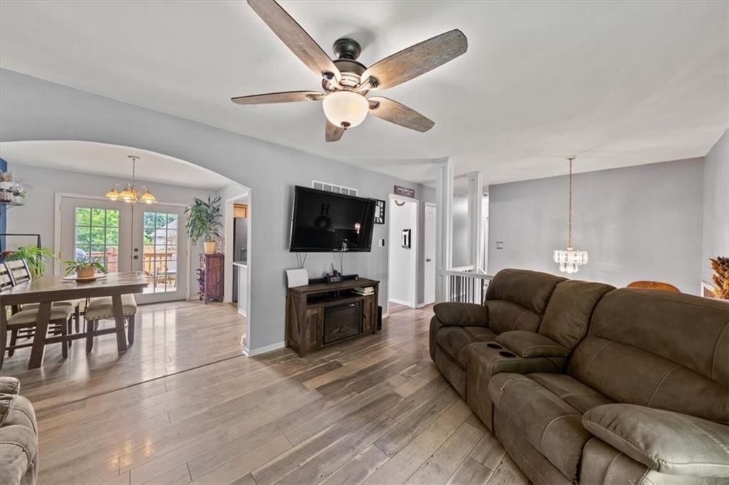 715 SW CHARLESTON Avenue — photo 6