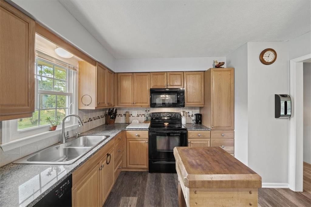 715 SW CHARLESTON Avenue — photo 10