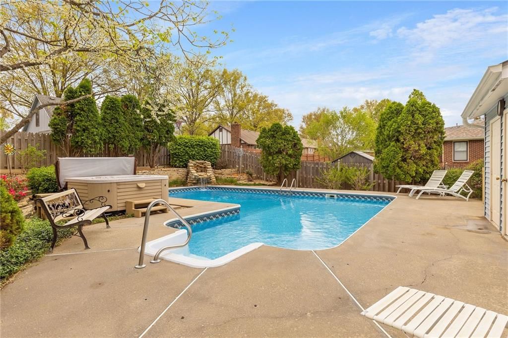 2700 S Mohican Avenue — photo 32
