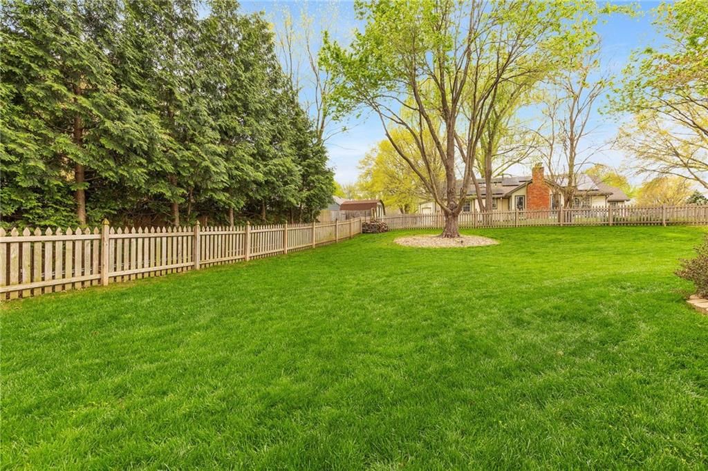 2700 S Mohican Avenue — photo 36