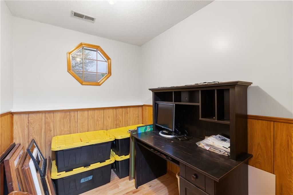 2700 S Mohican Avenue — photo 44