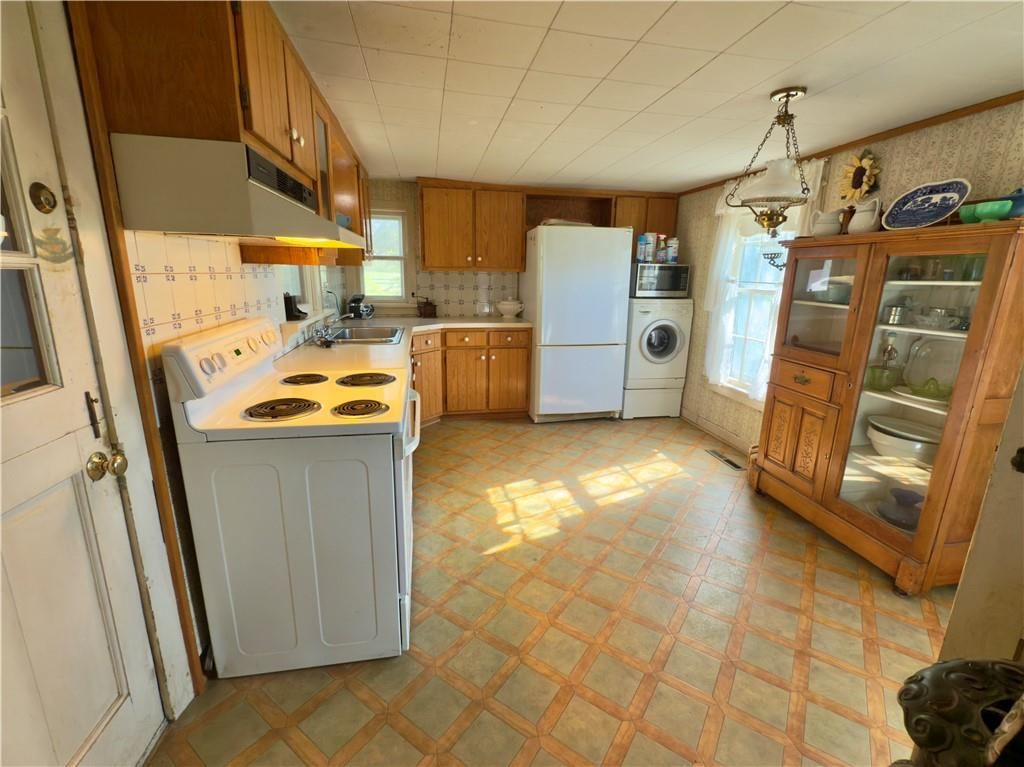 1111 E 19th Street E — photo 19
