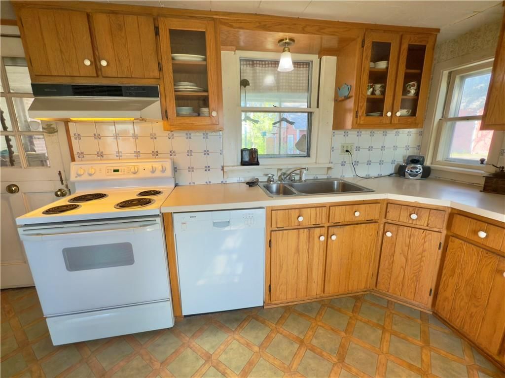 1111 E 19th Street E — photo 21
