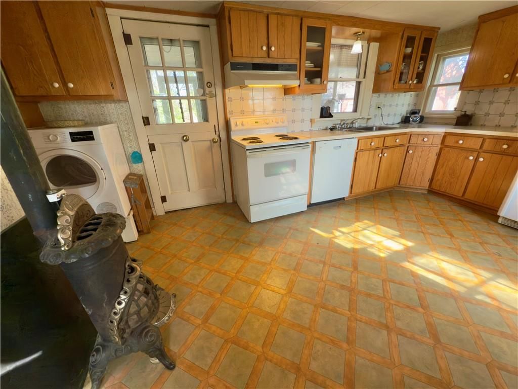 1111 E 19th Street E — photo 24