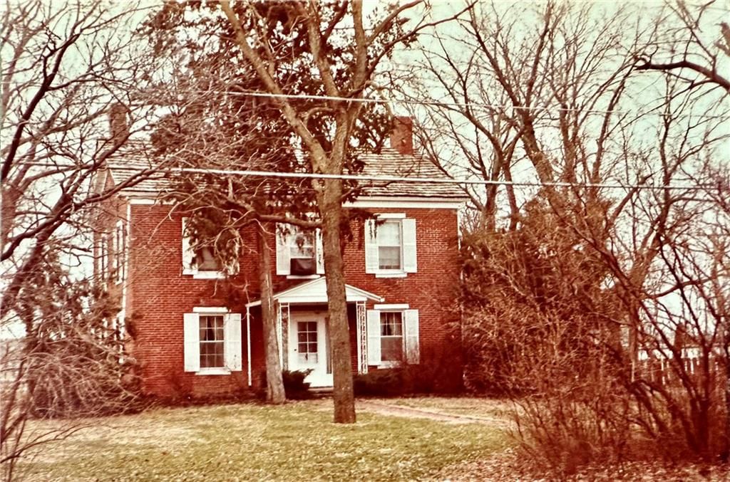 1111 E 19th Street E — photo 99