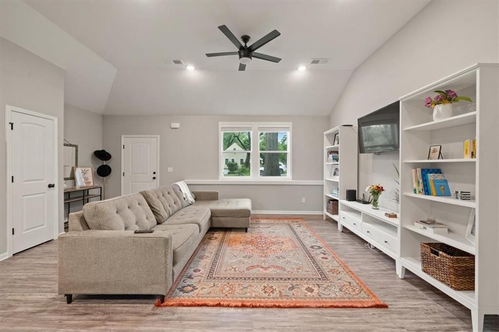 3510 NE Monterey Avenue — photo 8