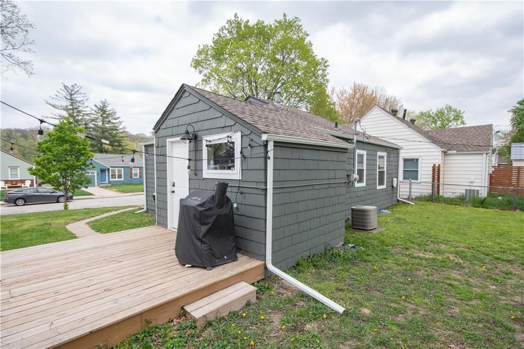 1209 E 25th Avenue — photo 24