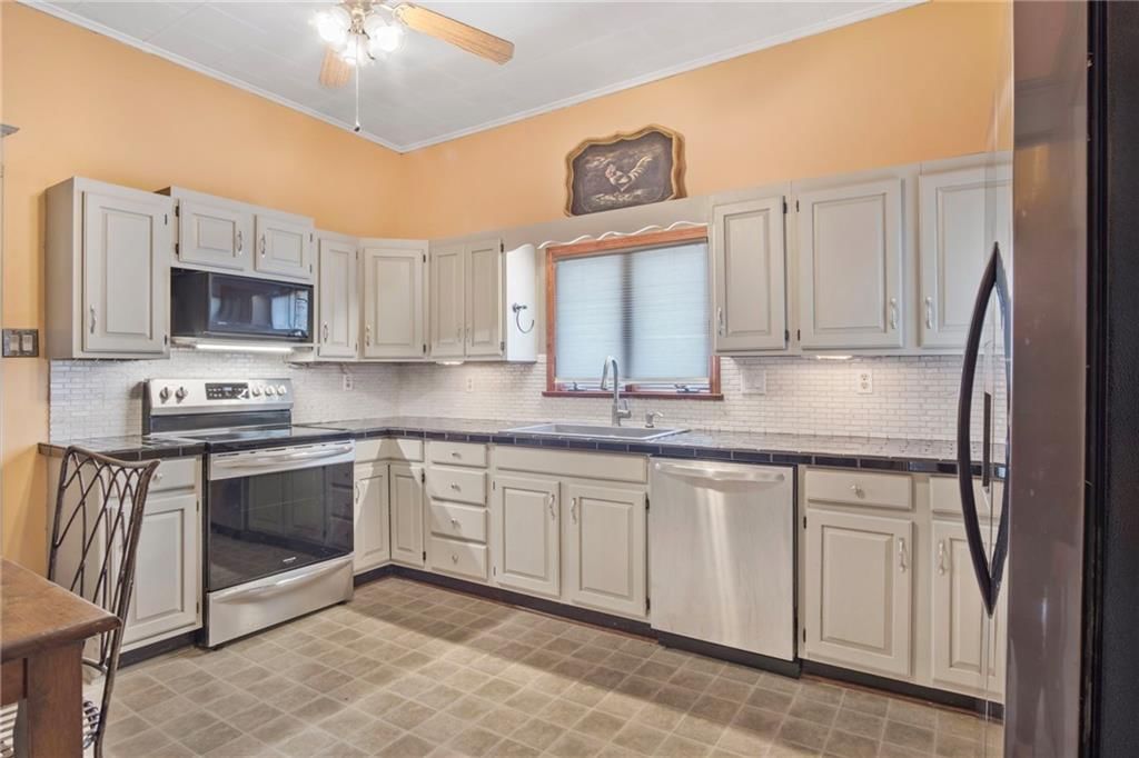 1501 Commercial Street — photo 10