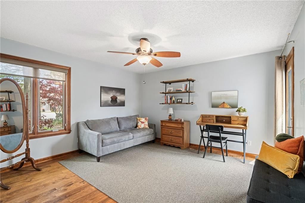 219 NW Locust Street — photo 31