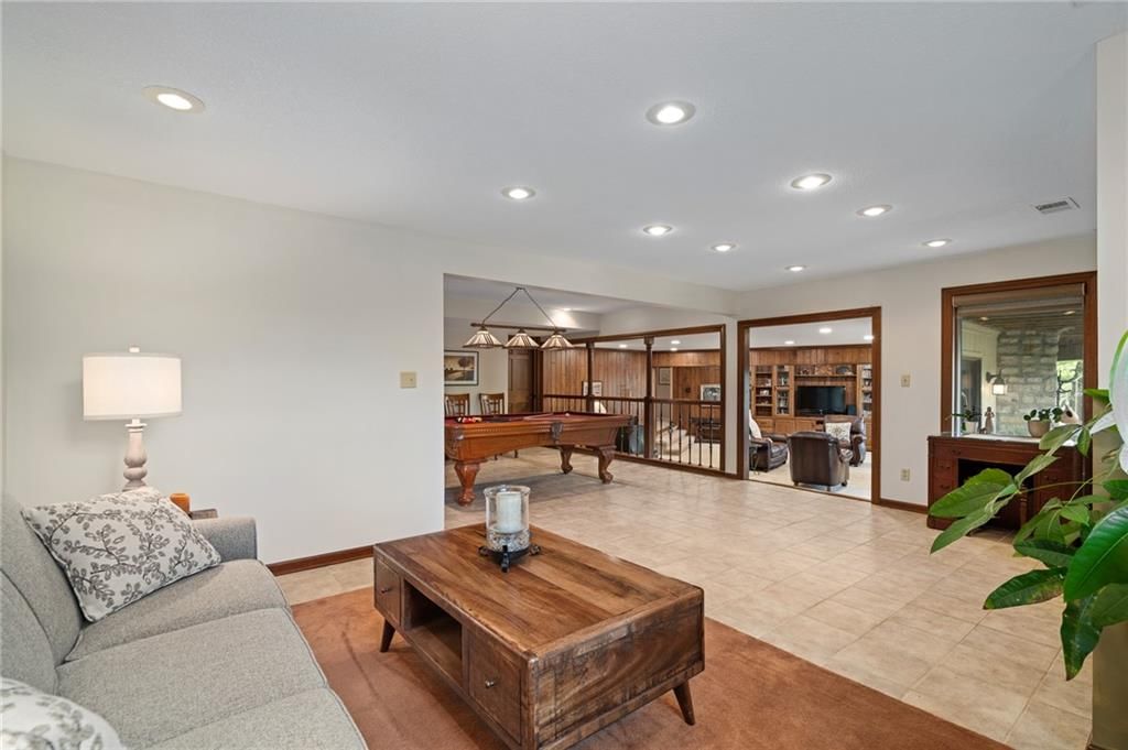 219 NW Locust Street — photo 41